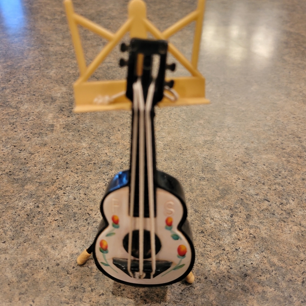 VINTAGE guitar shaped salt and pepper shaker